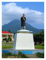Rizal's statue at the middle of Basco's plaza 