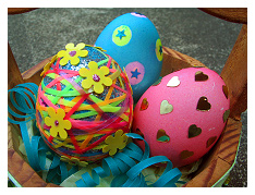 an empty egg shell, a few colored rubber bands, some glitter and  flower-shaped confetti and voila! my easter egg masterpiece!
