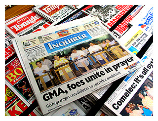 Today's frontpage shows a picture of the 5 presidential candidates taken during last night's mass for peaceful elections